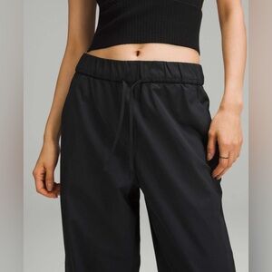 Lululemon Wide leg High-Rise pant/Jogger (cinchable cuff)
Black
